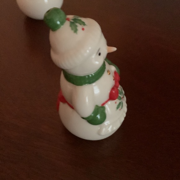 Authentic Lenox Snowman salt & pepper figurines - Picture 5 of 12